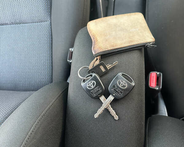 Серый Тойота Авенсис, объемом двигателя 1.8 л и пробегом 232 тыс. км за 7350 $, фото 32 на Automoto.ua