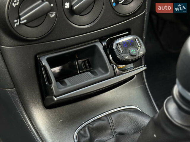 Сірий Тойота Авенсіс, об'ємом двигуна 2 л та пробігом 290 тис. км за 6500 $, фото 41 на Automoto.ua