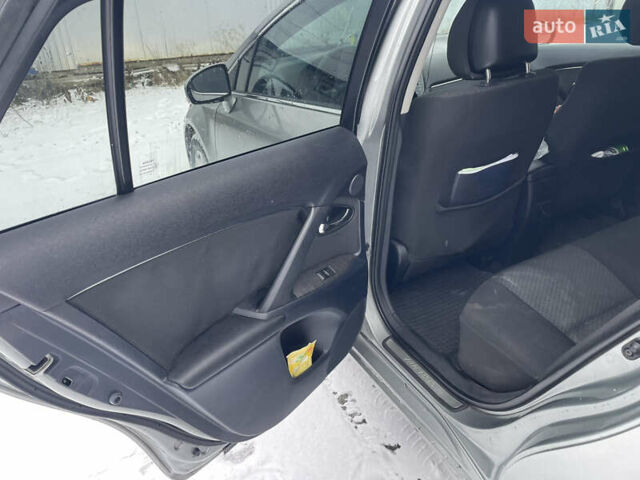 Серый Тойота Авенсис, объемом двигателя 2 л и пробегом 280 тыс. км за 7800 $, фото 12 на Automoto.ua