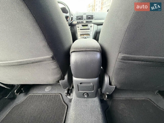 Сірий Тойота Авенсіс, об'ємом двигуна 1.8 л та пробігом 163 тис. км за 8999 $, фото 56 на Automoto.ua