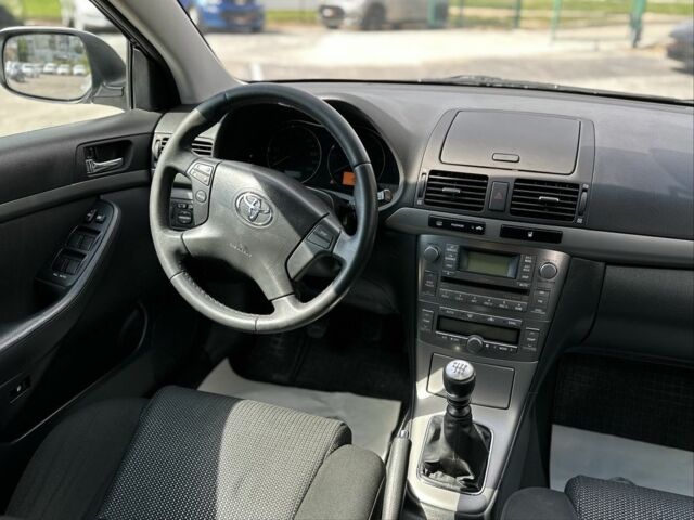 Сірий Тойота Авенсіс, об'ємом двигуна 2.2 л та пробігом 195 тис. км за 7700 $, фото 16 на Automoto.ua