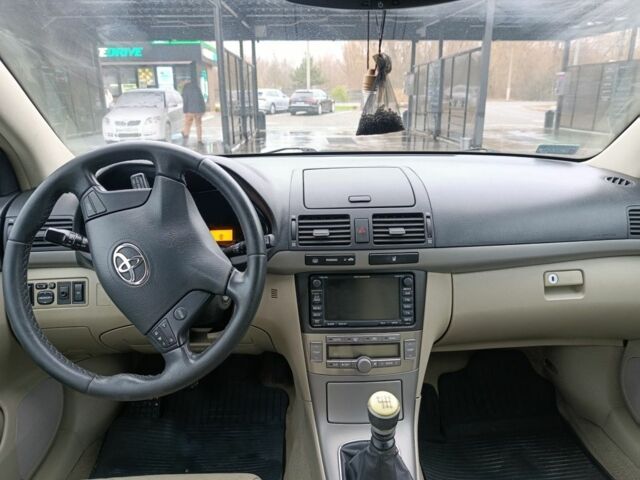 Серый Тойота Авенсис, объемом двигателя 2 л и пробегом 300 тыс. км за 2599 $, фото 15 на Automoto.ua