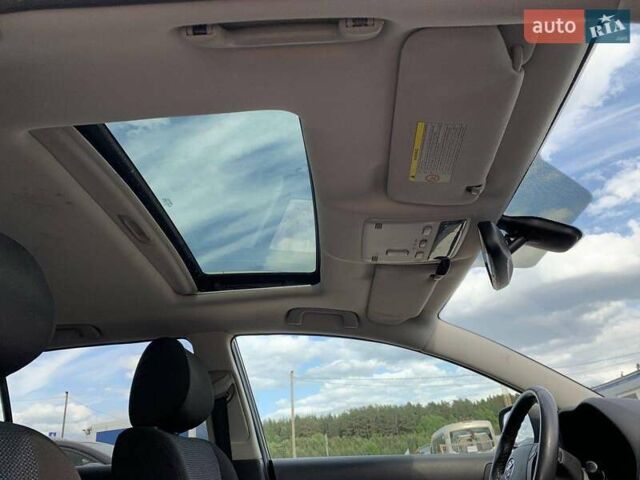 Серый Тойота Авенсис, объемом двигателя 2 л и пробегом 313 тыс. км за 6700 $, фото 2 на Automoto.ua
