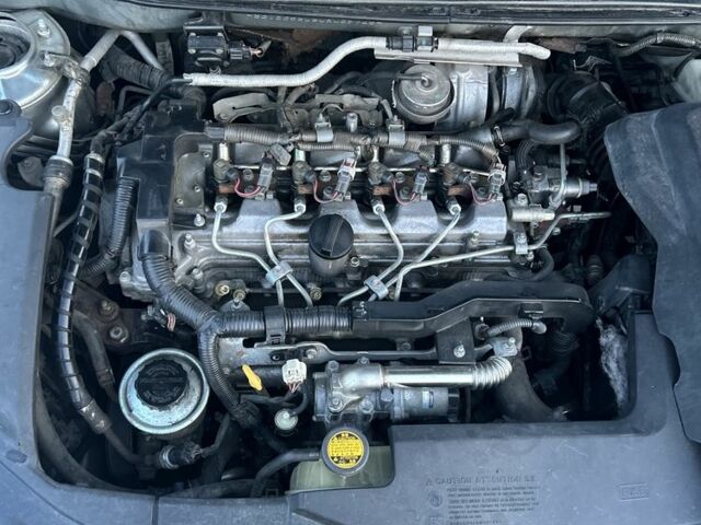 Серый Тойота Авенсис, объемом двигателя 2.2 л и пробегом 312 тыс. км за 6800 $, фото 3 на Automoto.ua