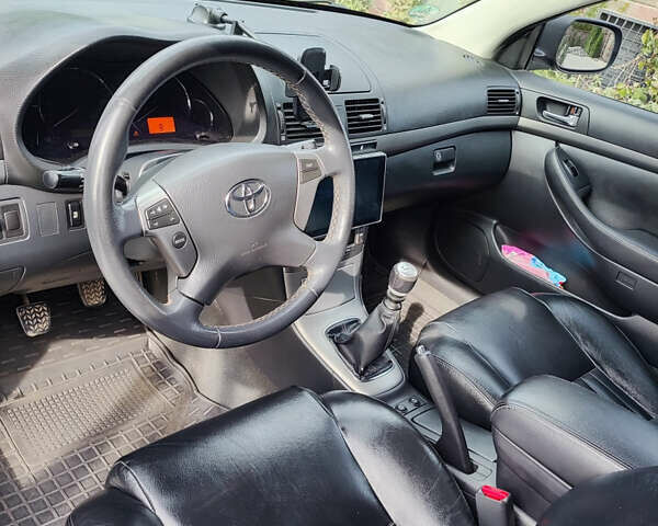 Серый Тойота Авенсис, объемом двигателя 2.23 л и пробегом 178 тыс. км за 6800 $, фото 18 на Automoto.ua