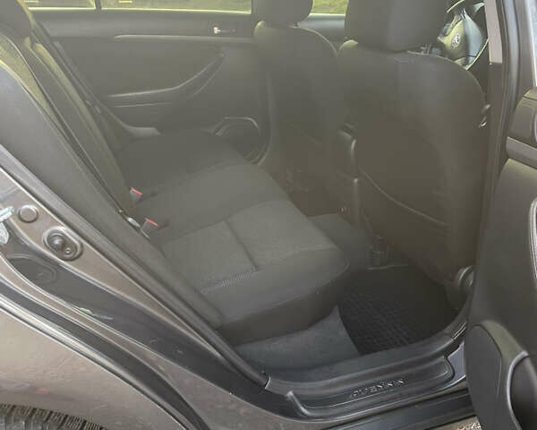 Серый Тойота Авенсис, объемом двигателя 2.2 л и пробегом 293 тыс. км за 7399 $, фото 18 на Automoto.ua