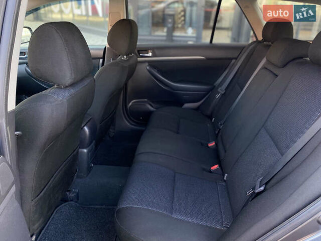 Серый Тойота Авенсис, объемом двигателя 2.2 л и пробегом 256 тыс. км за 5950 $, фото 23 на Automoto.ua