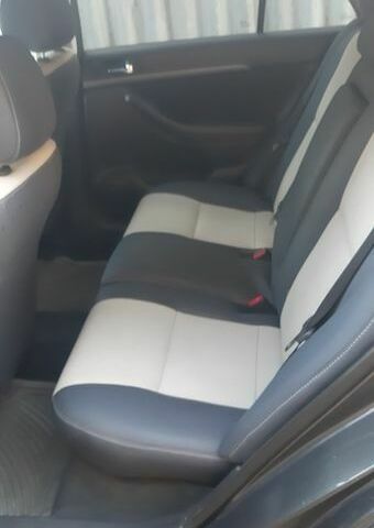 Серый Тойота Авенсис, объемом двигателя 2 л и пробегом 420 тыс. км за 6100 $, фото 2 на Automoto.ua