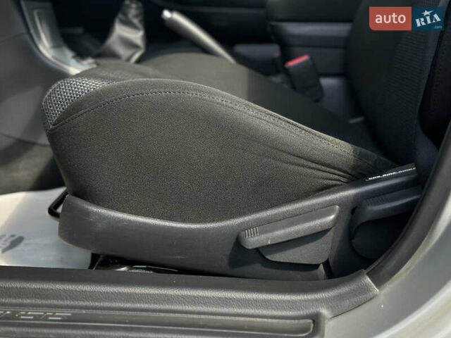 Сірий Тойота Авенсіс, об'ємом двигуна 2.23 л та пробігом 195 тис. км за 7999 $, фото 30 на Automoto.ua