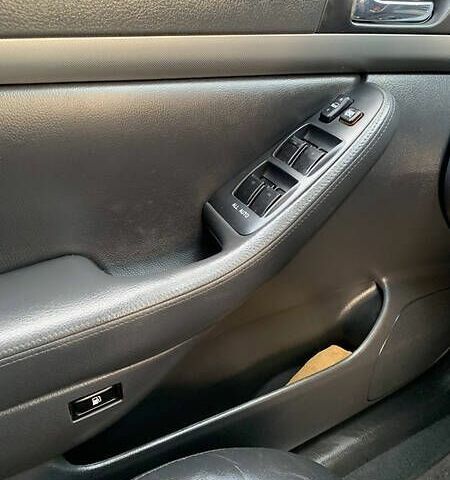 Серый Тойота Авенсис, объемом двигателя 2.2 л и пробегом 275 тыс. км за 4800 $, фото 3 на Automoto.ua