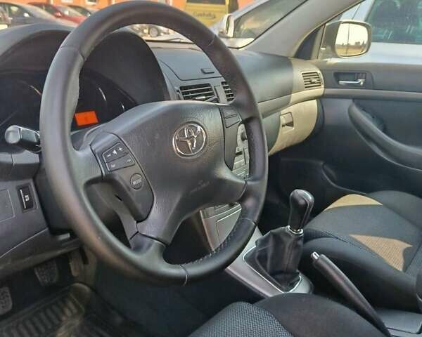 Серый Тойота Авенсис, объемом двигателя 1.8 л и пробегом 204 тыс. км за 7900 $, фото 16 на Automoto.ua