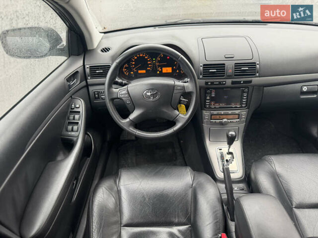 Серый Тойота Авенсис, объемом двигателя 2 л и пробегом 206 тыс. км за 7500 $, фото 8 на Automoto.ua