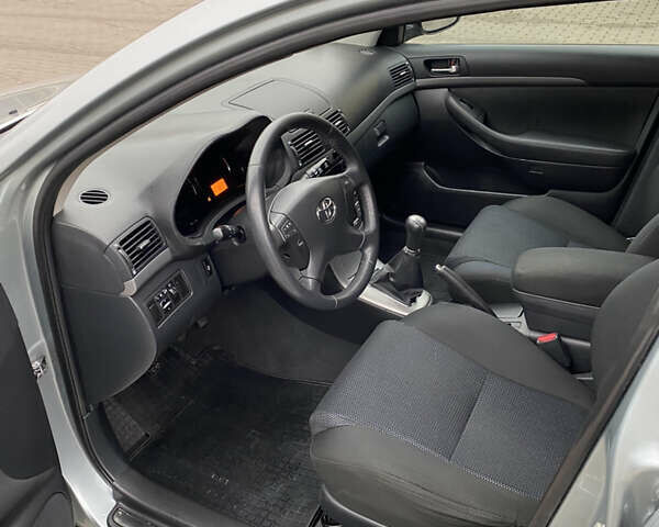 Серый Тойота Авенсис, объемом двигателя 1.8 л и пробегом 222 тыс. км за 6700 $, фото 35 на Automoto.ua