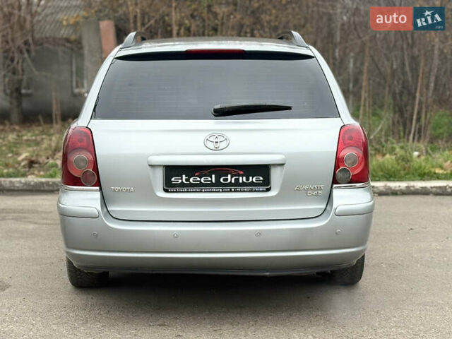 Серый Тойота Авенсис, объемом двигателя 2 л и пробегом 235 тыс. км за 6499 $, фото 4 на Automoto.ua
