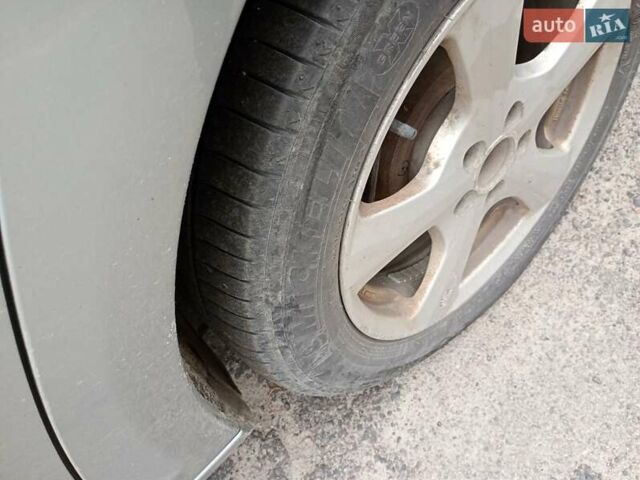 Серый Тойота Авенсис, объемом двигателя 2 л и пробегом 282 тыс. км за 7300 $, фото 1 на Automoto.ua