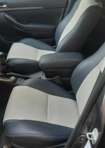 Серый Тойота Авенсис, объемом двигателя 2 л и пробегом 420 тыс. км за 6100 $, фото 1 на Automoto.ua