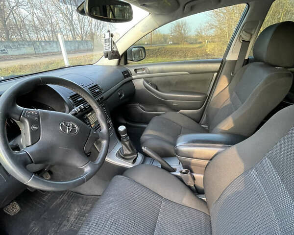 Серый Тойота Авенсис, объемом двигателя 2.2 л и пробегом 293 тыс. км за 7399 $, фото 22 на Automoto.ua