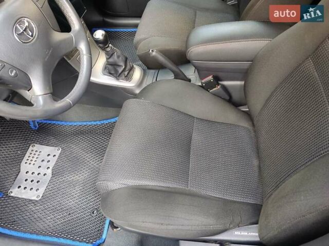 Серый Тойота Авенсис, объемом двигателя 2.01 л и пробегом 310 тыс. км за 7800 $, фото 2 на Automoto.ua