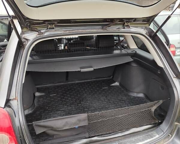 Серый Тойота Авенсис, объемом двигателя 2.2 л и пробегом 275 тыс. км за 4500 $, фото 4 на Automoto.ua