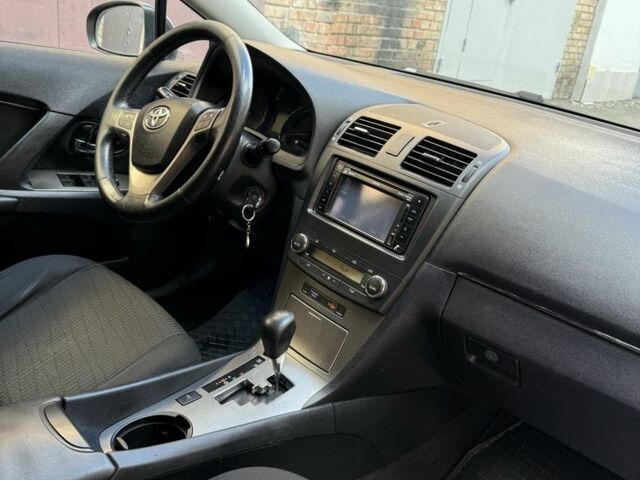Сірий Тойота Авенсіс, об'ємом двигуна 2.2 л та пробігом 215 тис. км за 8500 $, фото 2 на Automoto.ua