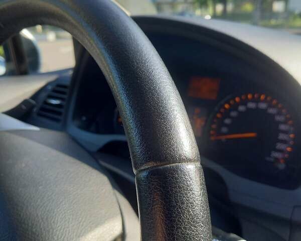 Серый Тойота Авенсис, объемом двигателя 2.23 л и пробегом 208 тыс. км за 9500 $, фото 9 на Automoto.ua