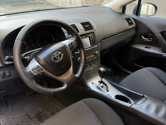 Сірий Тойота Авенсіс, об'ємом двигуна 2.2 л та пробігом 215 тис. км за 8500 $, фото 5 на Automoto.ua