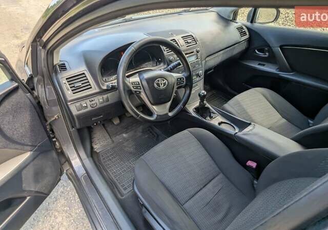 Сірий Тойота Авенсіс, об'ємом двигуна 2 л та пробігом 240 тис. км за 6800 $, фото 9 на Automoto.ua
