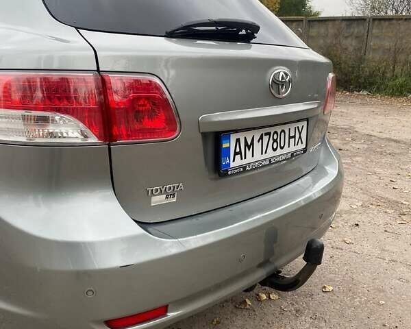 Серый Тойота Авенсис, объемом двигателя 2.2 л и пробегом 280 тыс. км за 8900 $, фото 1 на Automoto.ua