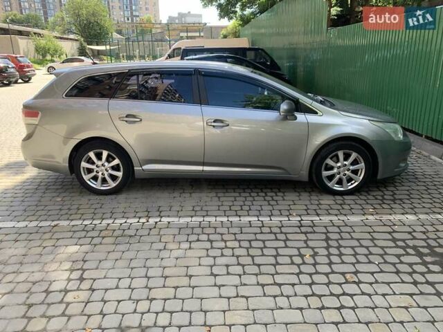 Серый Тойота Авенсис, объемом двигателя 2.23 л и пробегом 218 тыс. км за 7800 $, фото 2 на Automoto.ua