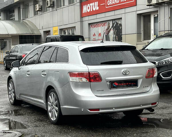 Серый Тойота Авенсис, объемом двигателя 2.23 л и пробегом 210 тыс. км за 9400 $, фото 6 на Automoto.ua