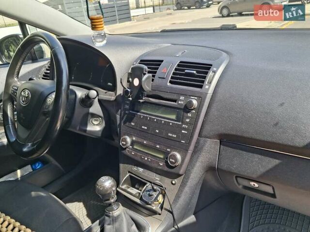 Серый Тойота Авенсис, объемом двигателя 2 л и пробегом 240 тыс. км за 7700 $, фото 5 на Automoto.ua