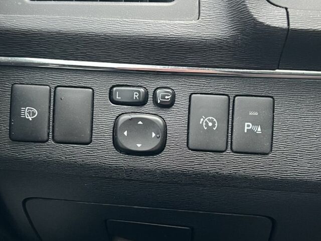 Серый Тойота Авенсис, объемом двигателя 2.2 л и пробегом 210 тыс. км за 9400 $, фото 22 на Automoto.ua