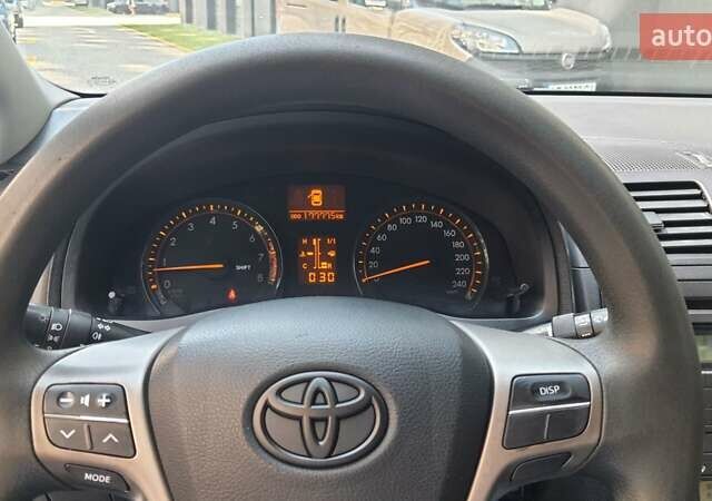 Серый Тойота Авенсис, объемом двигателя 1.6 л и пробегом 178 тыс. км за 8000 $, фото 12 на Automoto.ua