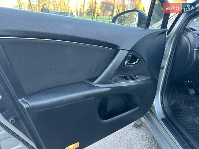Сірий Тойота Авенсіс, об'ємом двигуна 2.2 л та пробігом 232 тис. км за 7999 $, фото 29 на Automoto.ua