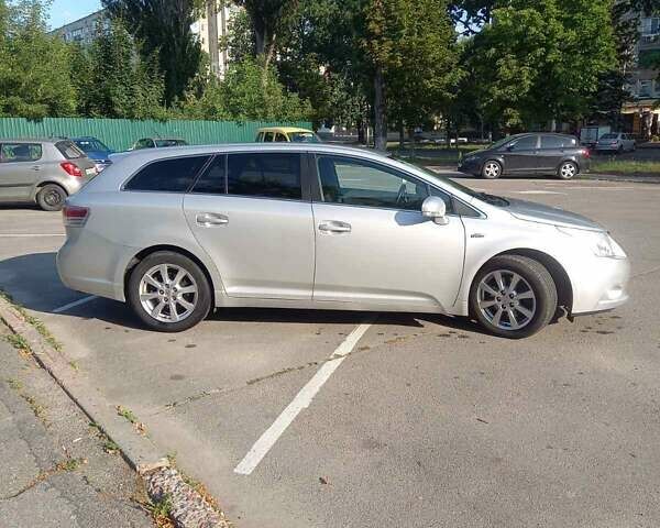 Серый Тойота Авенсис, объемом двигателя 2.23 л и пробегом 208 тыс. км за 9500 $, фото 3 на Automoto.ua