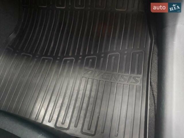 Серый Тойота Авенсис, объемом двигателя 2.2 л и пробегом 300 тыс. км за 8800 $, фото 19 на Automoto.ua