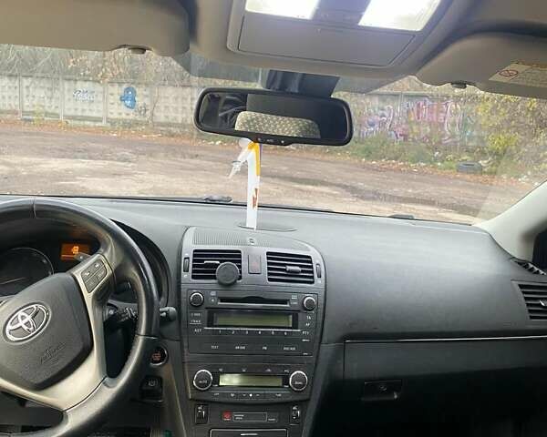 Серый Тойота Авенсис, объемом двигателя 2.2 л и пробегом 280 тыс. км за 8900 $, фото 4 на Automoto.ua