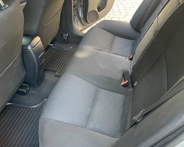 Серый Тойота Авенсис, объемом двигателя 2.23 л и пробегом 218 тыс. км за 7800 $, фото 11 на Automoto.ua