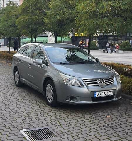 Серый Тойота Авенсис, объемом двигателя 1.6 л и пробегом 178 тыс. км за 8000 $, фото 1 на Automoto.ua