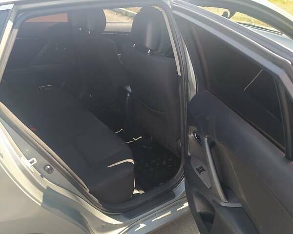 Серый Тойота Авенсис, объемом двигателя 2.2 л и пробегом 210 тыс. км за 8200 $, фото 5 на Automoto.ua