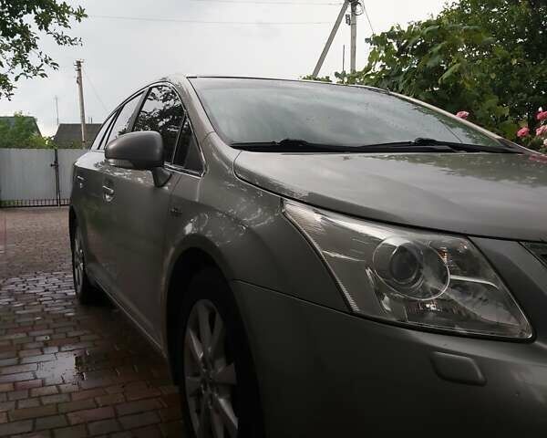 Серый Тойота Авенсис, объемом двигателя 2.2 л и пробегом 300 тыс. км за 8800 $, фото 1 на Automoto.ua