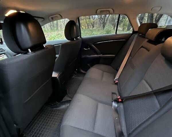 Серый Тойота Авенсис, объемом двигателя 2 л и пробегом 277 тыс. км за 8500 $, фото 11 на Automoto.ua
