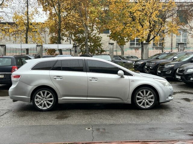 Серый Тойота Авенсис, объемом двигателя 2.2 л и пробегом 210 тыс. км за 9400 $, фото 6 на Automoto.ua