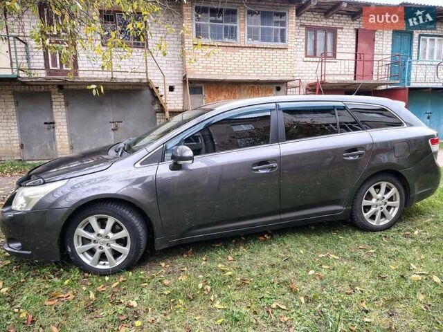 Серый Тойота Авенсис, объемом двигателя 2.2 л и пробегом 265 тыс. км за 8500 $, фото 1 на Automoto.ua