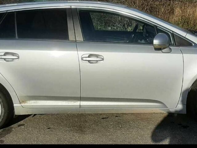 Серый Тойота Авенсис, объемом двигателя 2 л и пробегом 246 тыс. км за 8229 $, фото 2 на Automoto.ua