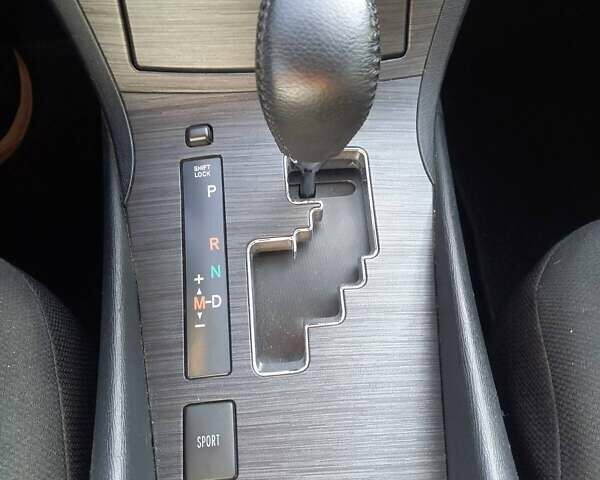 Серый Тойота Авенсис, объемом двигателя 2.23 л и пробегом 208 тыс. км за 9500 $, фото 7 на Automoto.ua