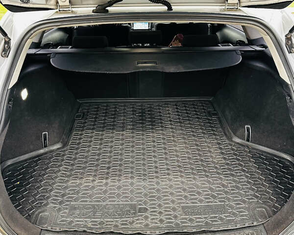 Серый Тойота Авенсис, объемом двигателя 2.2 л и пробегом 273 тыс. км за 8300 $, фото 17 на Automoto.ua