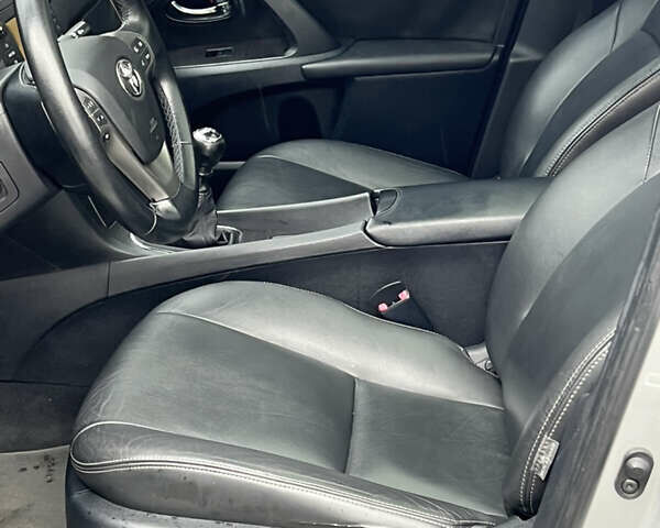 Серый Тойота Авенсис, объемом двигателя 2.23 л и пробегом 210 тыс. км за 9400 $, фото 16 на Automoto.ua