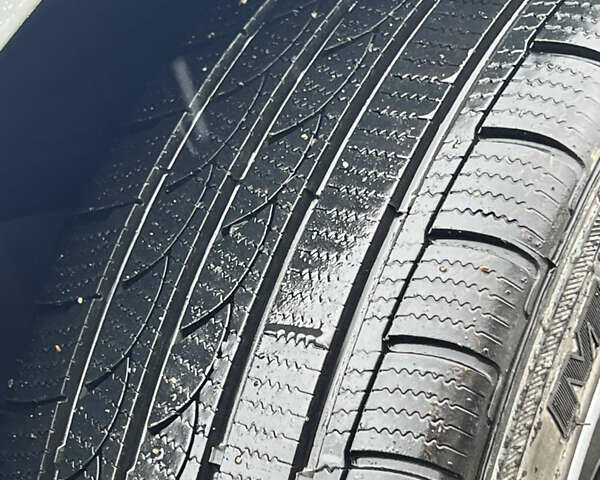 Серый Тойота Авенсис, объемом двигателя 2.23 л и пробегом 210 тыс. км за 9400 $, фото 9 на Automoto.ua