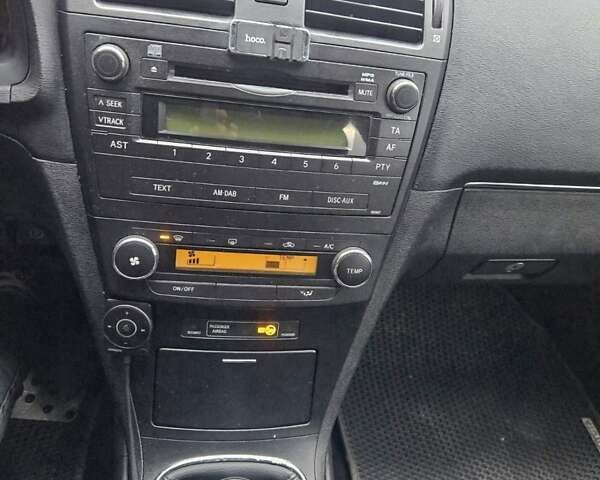 Сірий Тойота Авенсіс, об'ємом двигуна 2 л та пробігом 218 тис. км за 7500 $, фото 6 на Automoto.ua